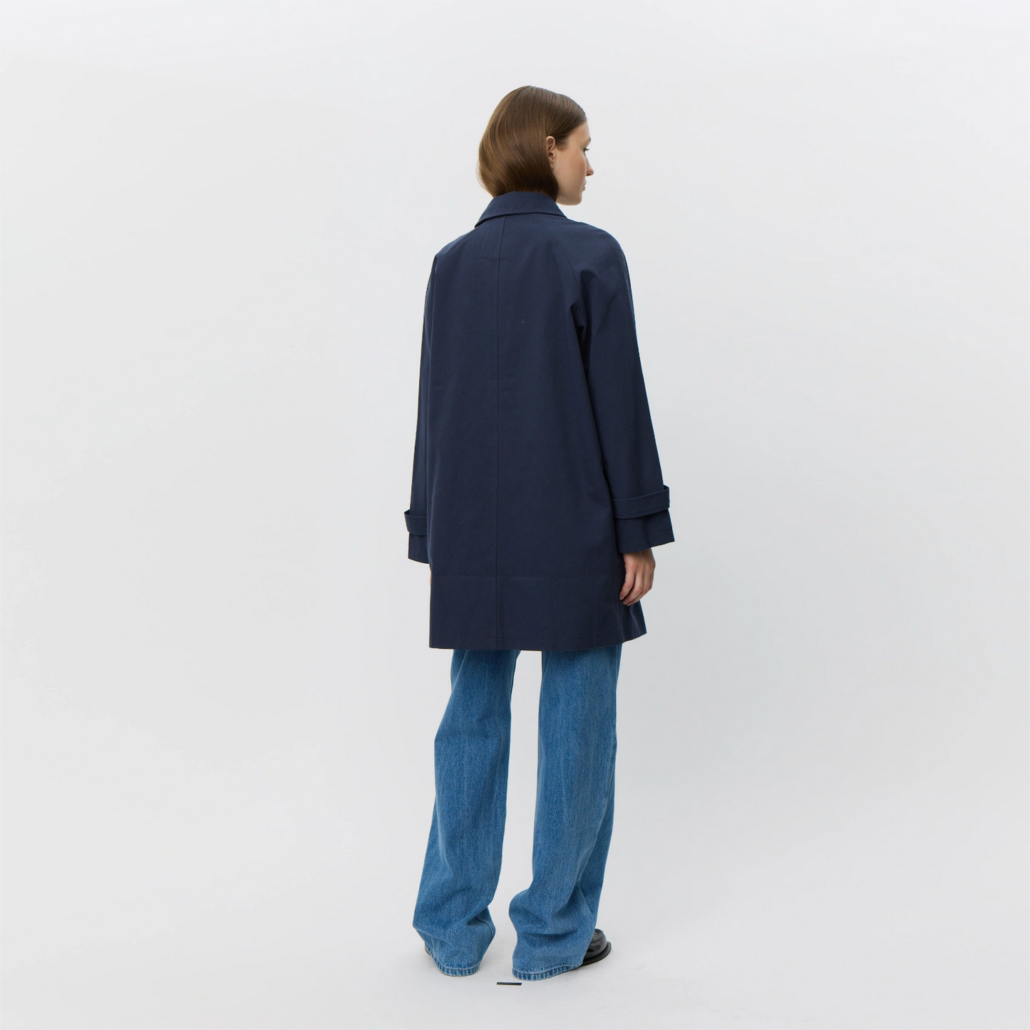 Filippa Coat fra Sofie Schnoor - Navy - På model set fra ryggen
