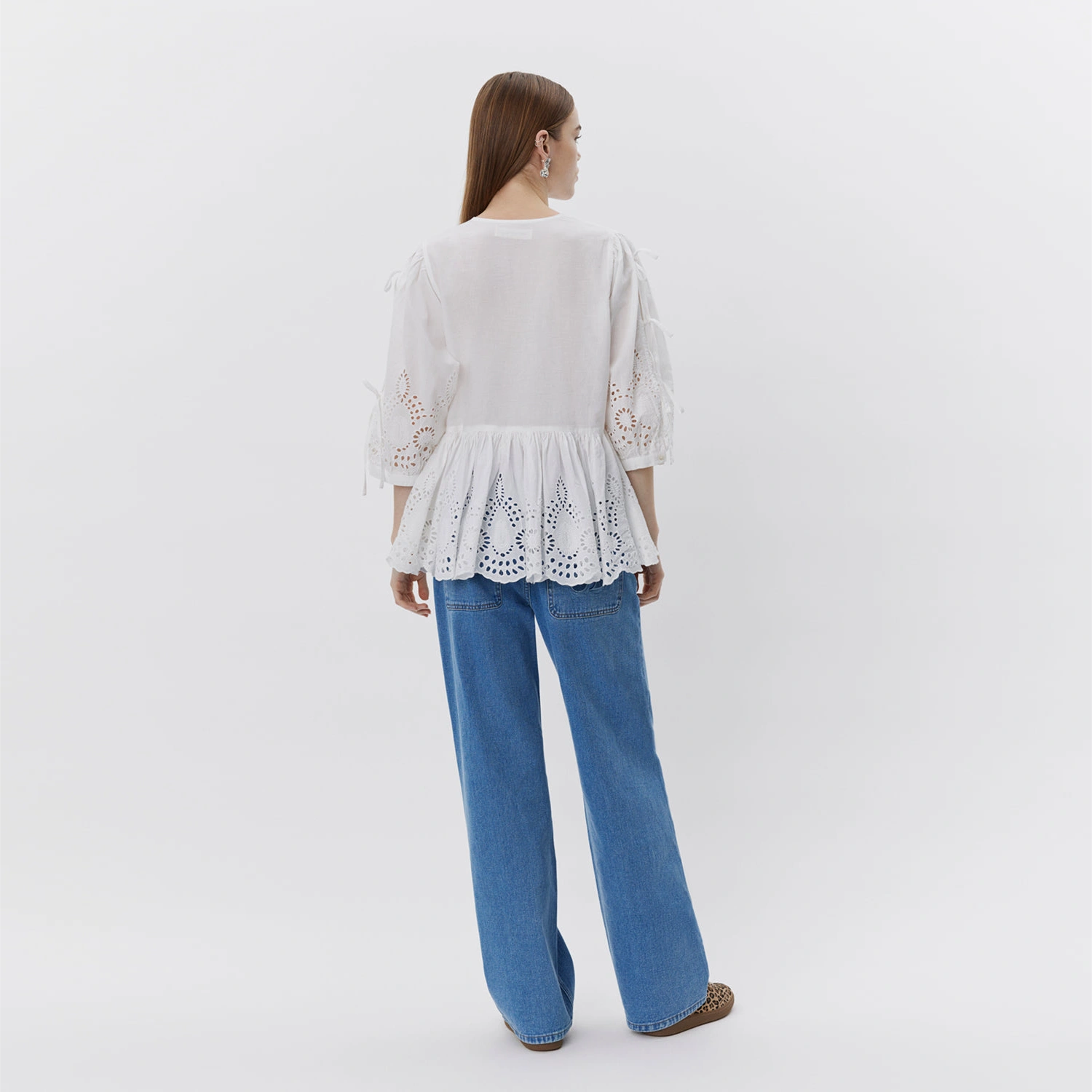 Hattie Bluse fra Sofie Schnoor - Snow White - Model fra ryggen