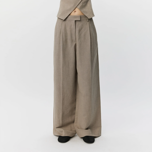 IzraSW Linen Mix Trousers fra Sofie Schnoor - Dark Sand - På model