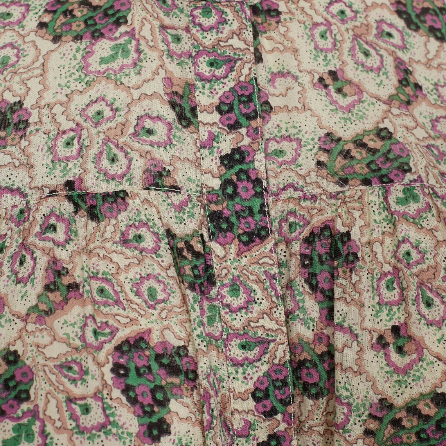 Mønstret bomuldsskjorte fra Sofie Schnoor (detalje)