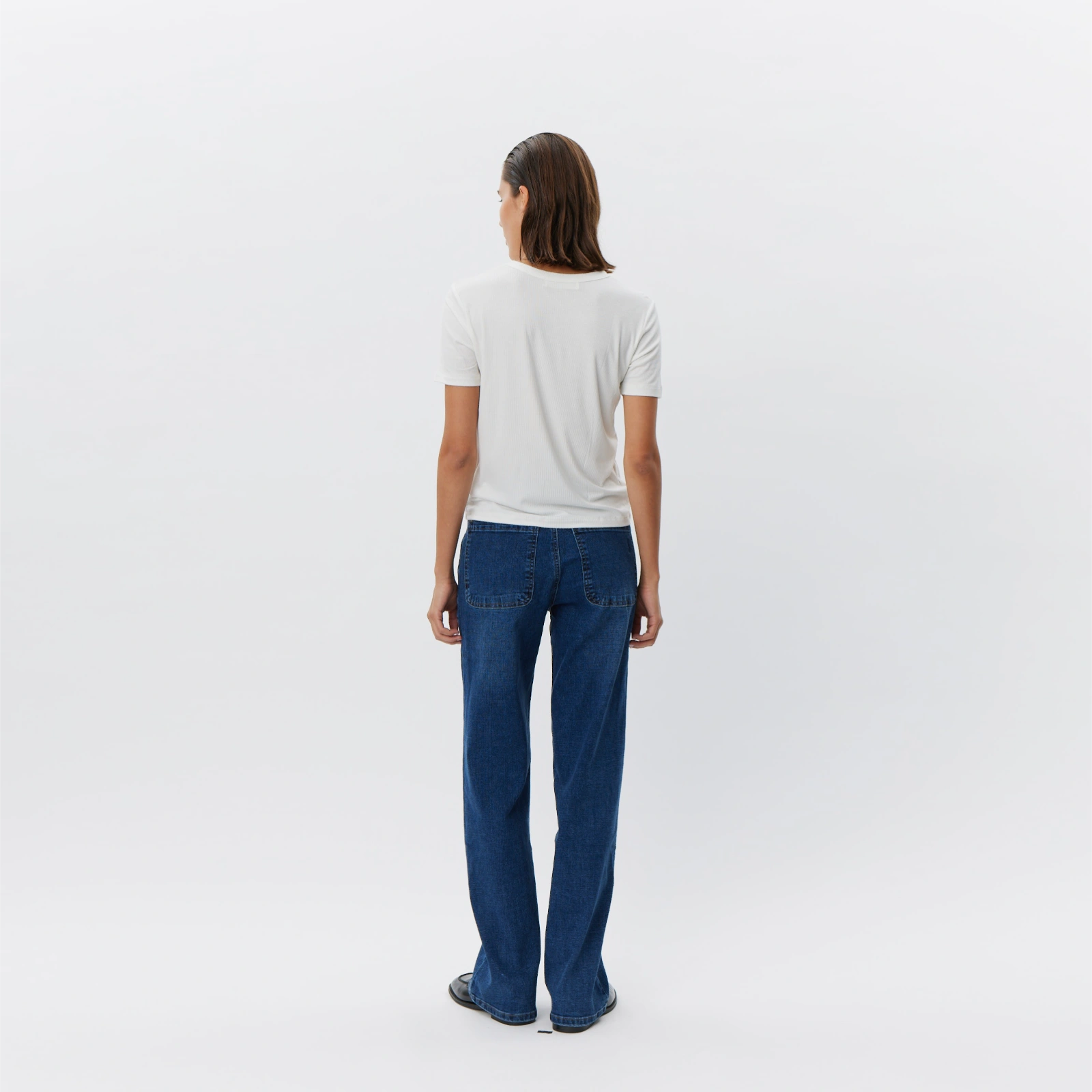 NataliaSW T-shirt fra Sofie Schnoor - White - På model fra ryggen
