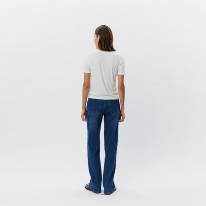 NataliaSW T-shirt fra Sofie Schnoor - White - På model fra ryggen