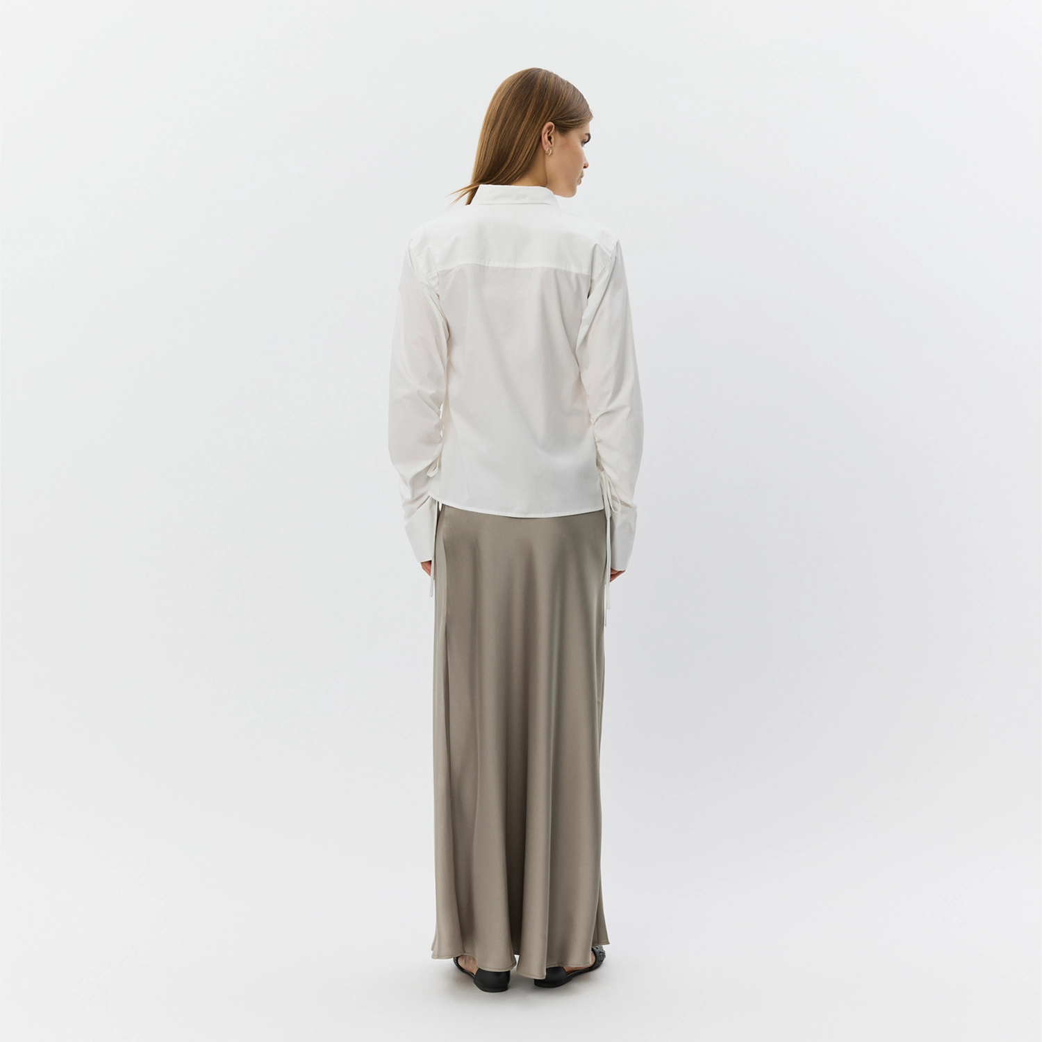 ShirtSW String Detail Shirt fra Sofie Schnoor - Off White - På model fra ryggen
