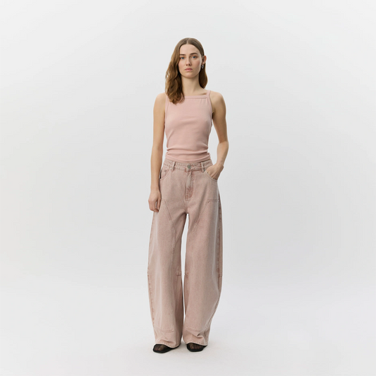 SonjaSW Barrel Shaped Jeans fra Sofie Schnoor - Faded Rose Denim - Model