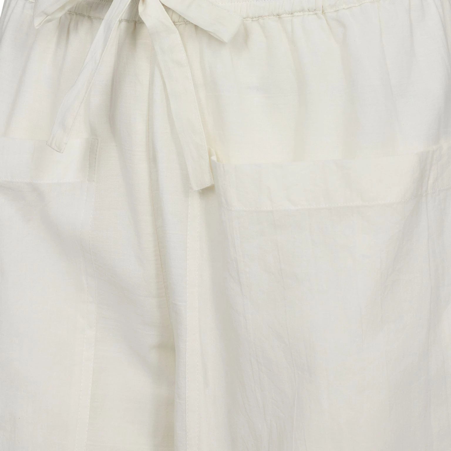 Broderie Anglaise bukser fra Sofie Schnoor - Detalje