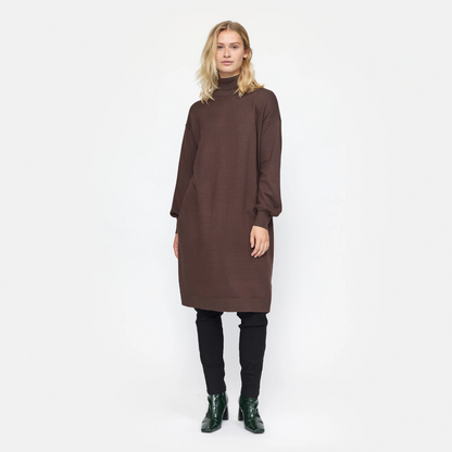 SRLea kjole med rullekrave fra Soft Rebels på model