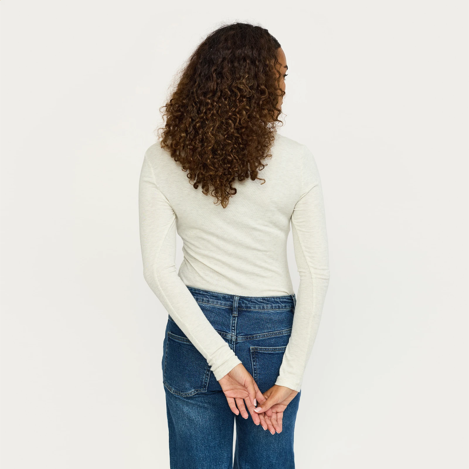 SRRoman O-Neck Top fra Soft Rebels - Arctic Wolf Melange - Model fra ryggen