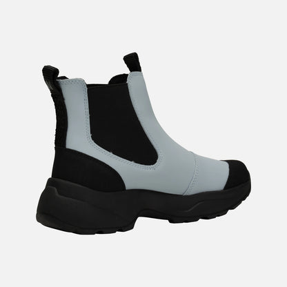 Siri Waterproof støvler fra Woden i Ice Blue (skråt bagfra)