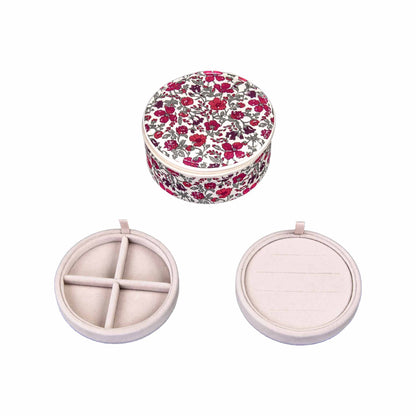 Rundt smykkeskrin fra Bon Dep i Liberty Meadow stof med bakker, 375 kr.