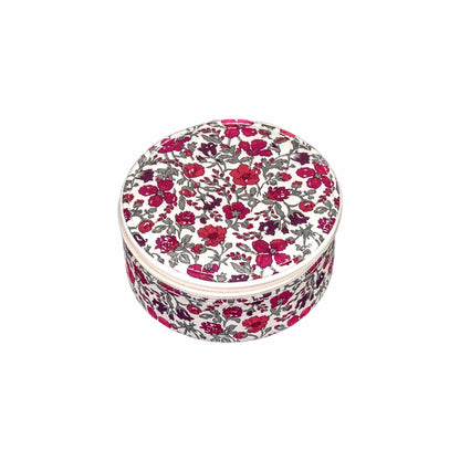 Rundt smykkeskrin fra Bon Dep i Liberty Meadow stof, 375 kr.