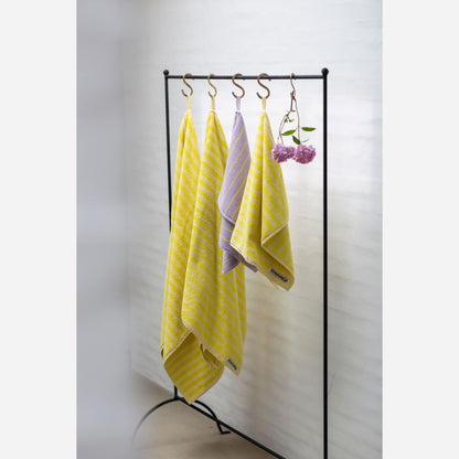 Naram ØkoTex håndklæder i prestine/neon yellow (hængende), fra 175 kr. 