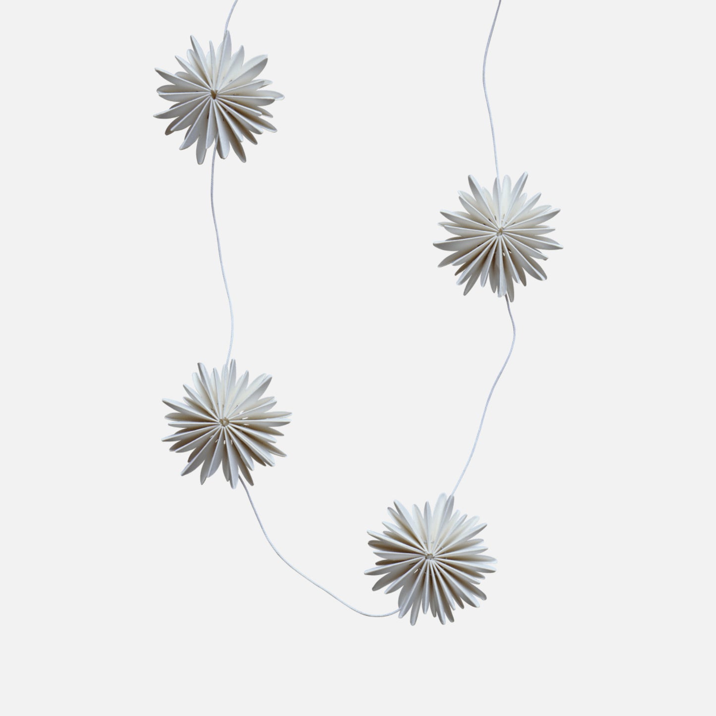 Garland Flake papir guirlande fra DBKD, 149 kr.