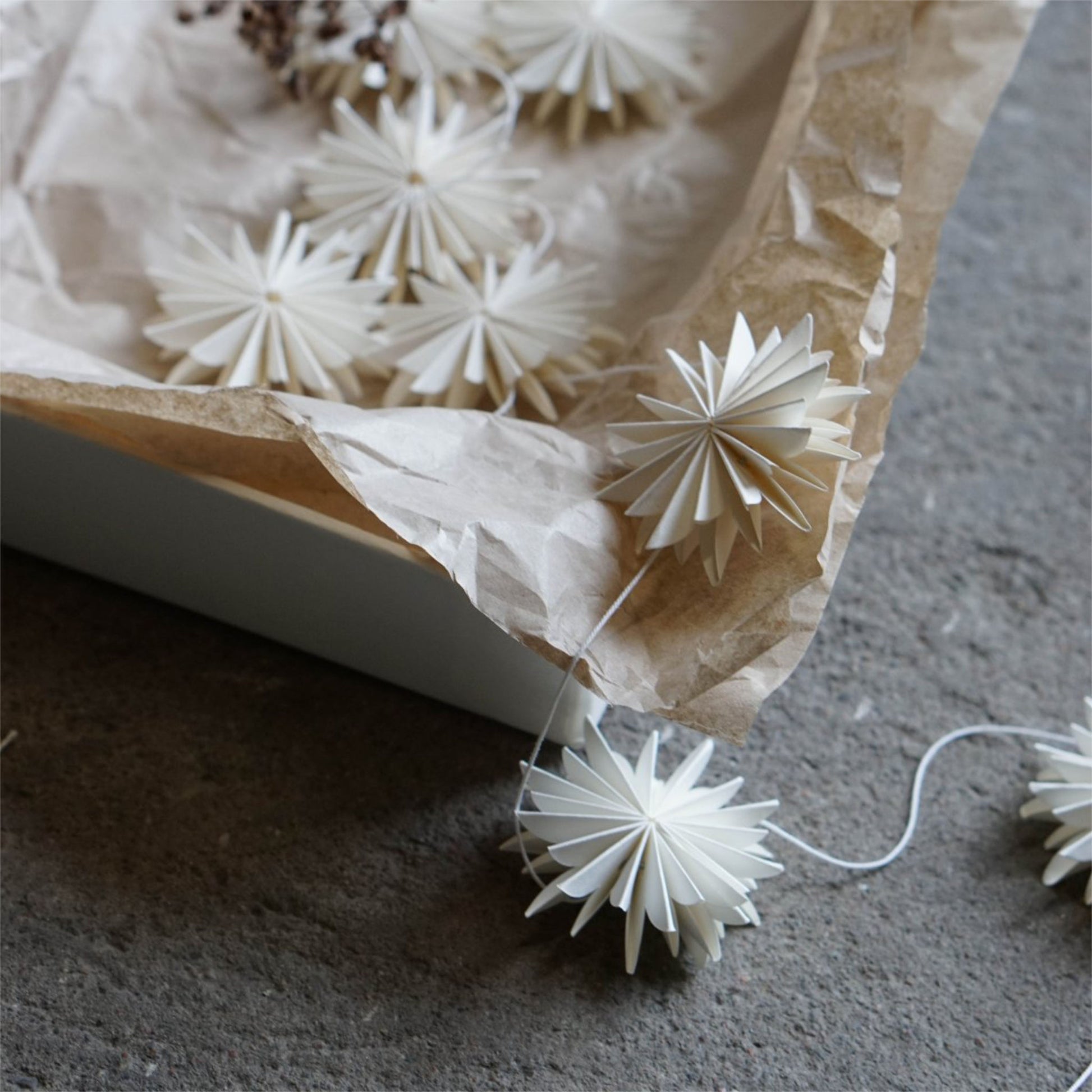 Garland Flake papir guirlande fra DBKD (detalje), 149 kr.