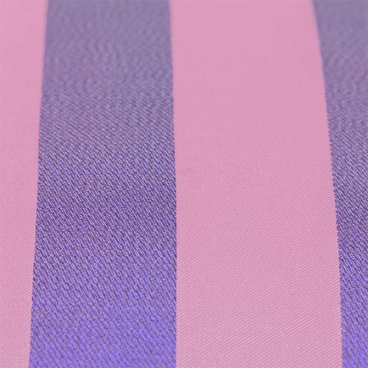 Shopper net fra Dagny i lyserød med brede striber i blå lurex (detalje)