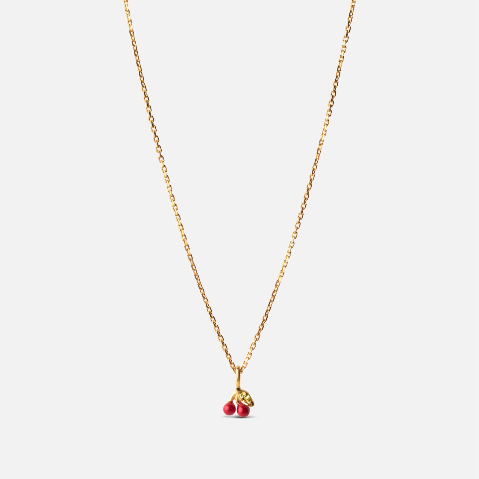 Cherry Necklace fra Enamel Copenhagen med røde kirsebær
