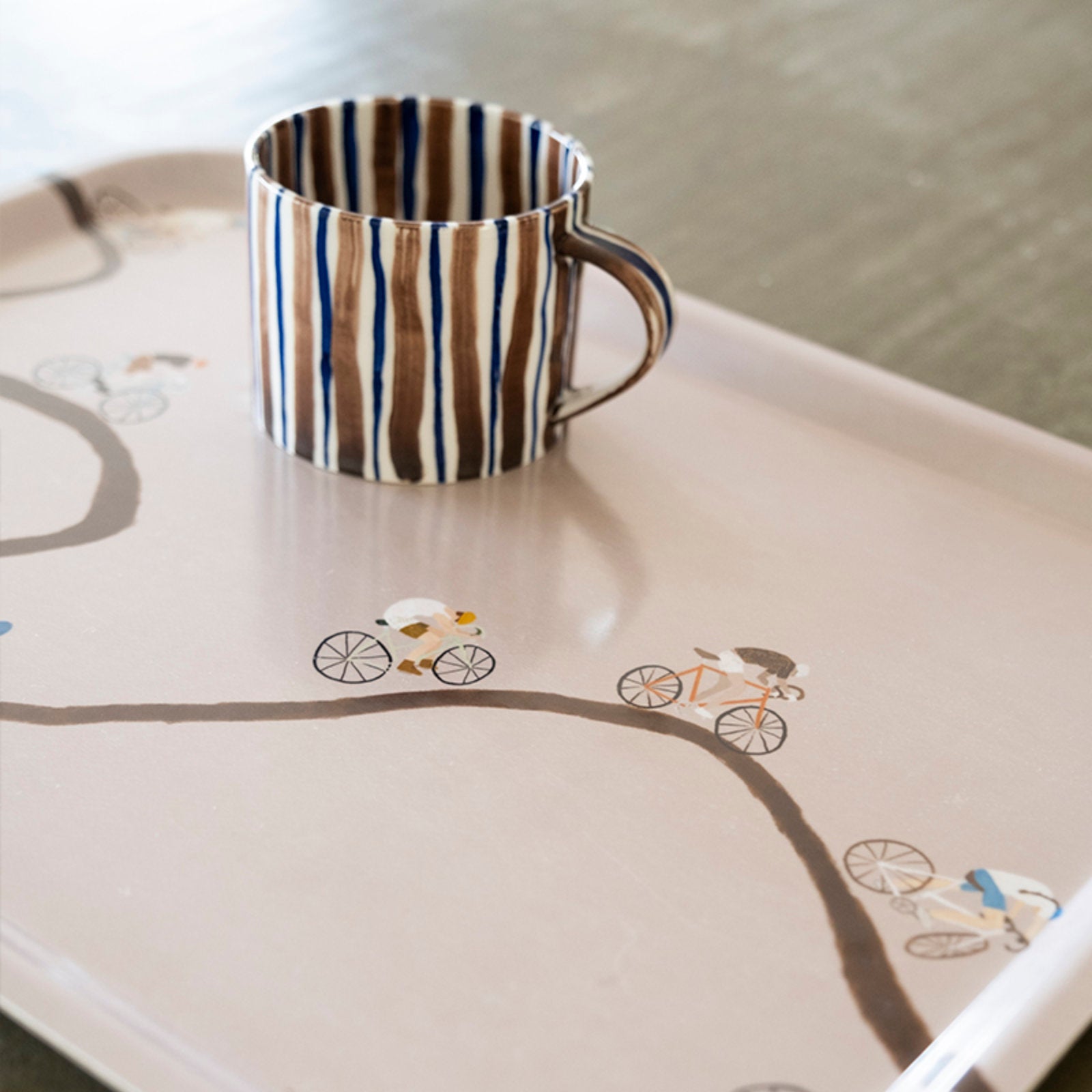 Bicycles Tray fra Fine Little Day med kop