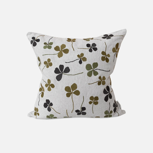 Clover Embroidered Cushion fra Fine Little Day
